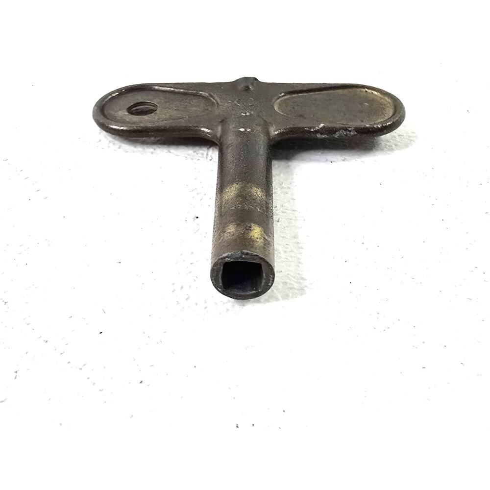 Vintage Clock Key Lot - Picture 9 of 10